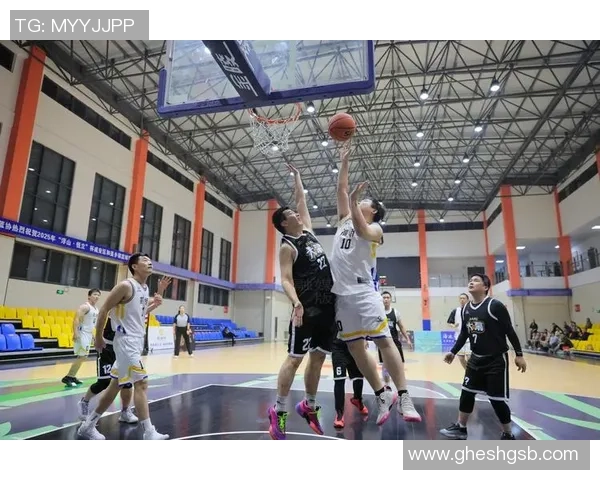 篮球太阳与神秘人激战正酣谁能在赛场上笑到最后成就辉煌胜利